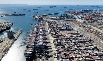 长滩港口 Los Angeles to issue surcharge to ocean carriers whose cargo lingers at terminals | 福克斯商业